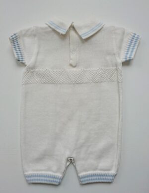 Stickad hålmönstrad dräkt